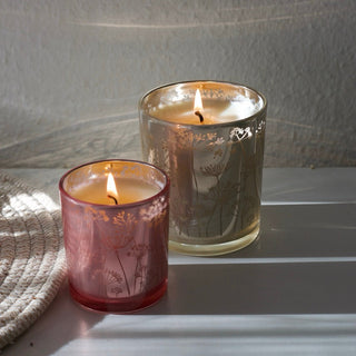 Bougies roses et beiges fleuries