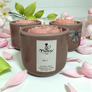 Bougies parfumées fragrance Bali avec fleur rose en cire