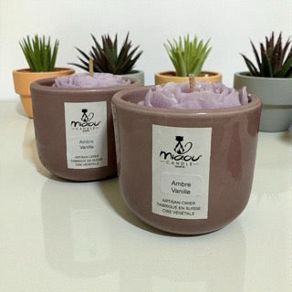 Bougies parfumées fragrance Ambre vamille avec fleur violette en cire
