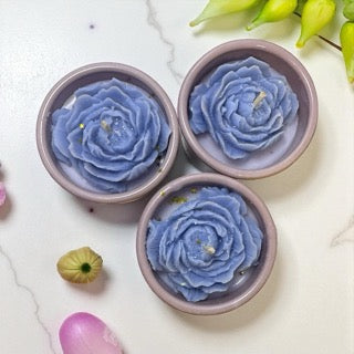 Bougies parfumées Bonbon violette avec fleur bleue en cire