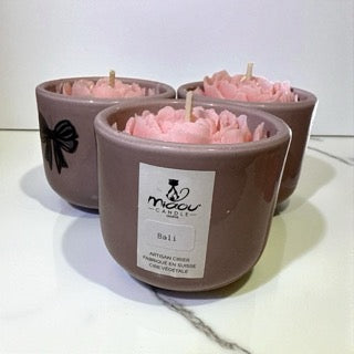 Bougies parfumées Bali avec fleur rose en cire
