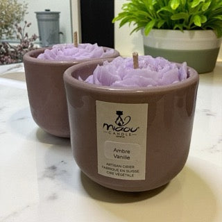 Bougies parfumées avec fleur en cire violette pour Octobre Rose