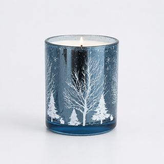 Bougie parfumée Aube givrée bleu nuit, verre gravé d'une forêt enneigée